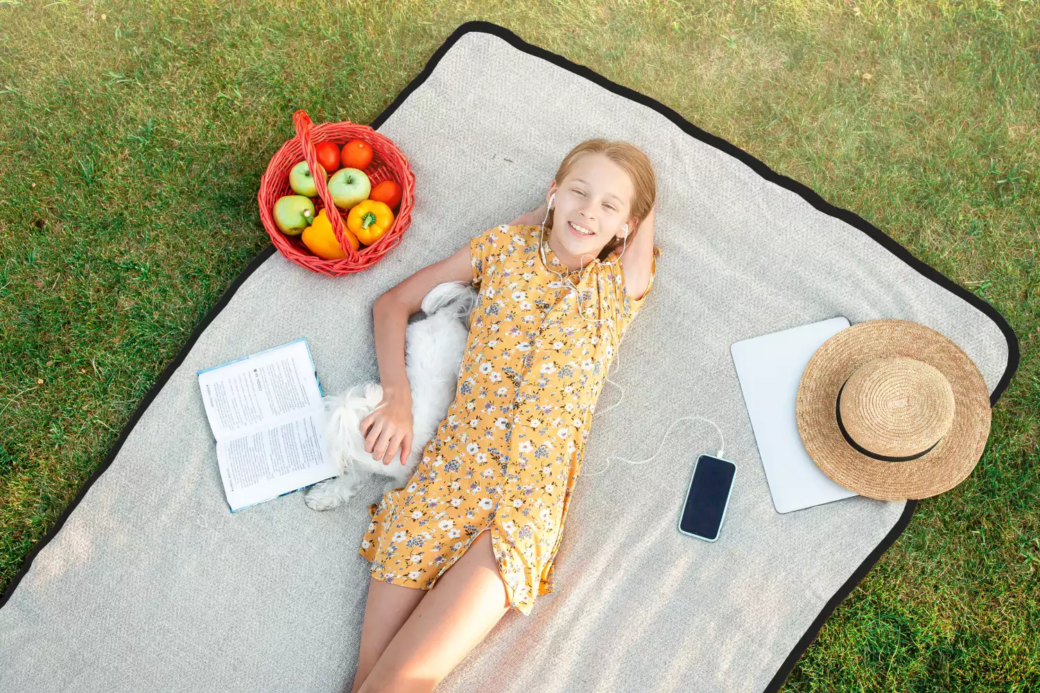 folding picnic blanket